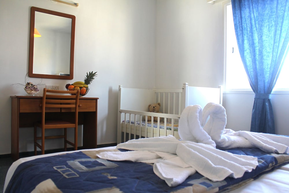 Sunny Hill Hotel Apartments — Rooms in Chlorakas, Paphos Region