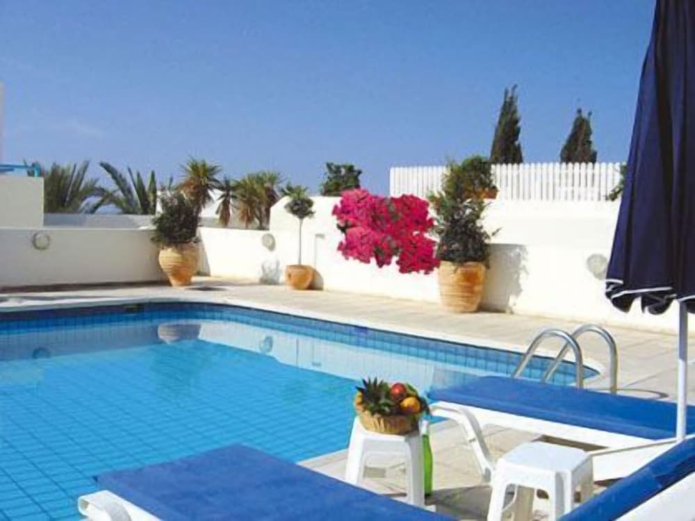 Sunny Hill Hotel Apartments — Pool in Chlorakas, Paphos Region
