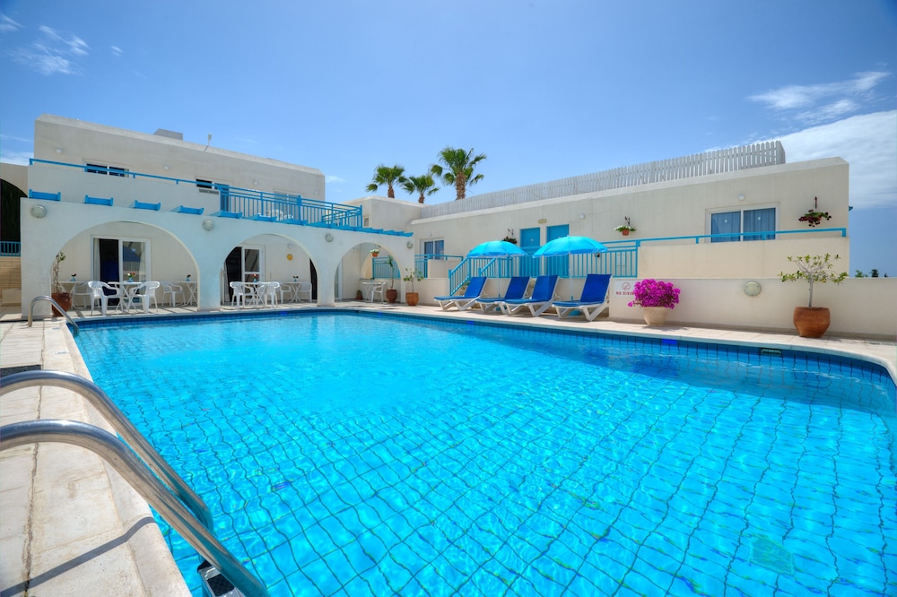 Sunny Hill Hotel Apartments — Pool in Chlorakas, Paphos Region