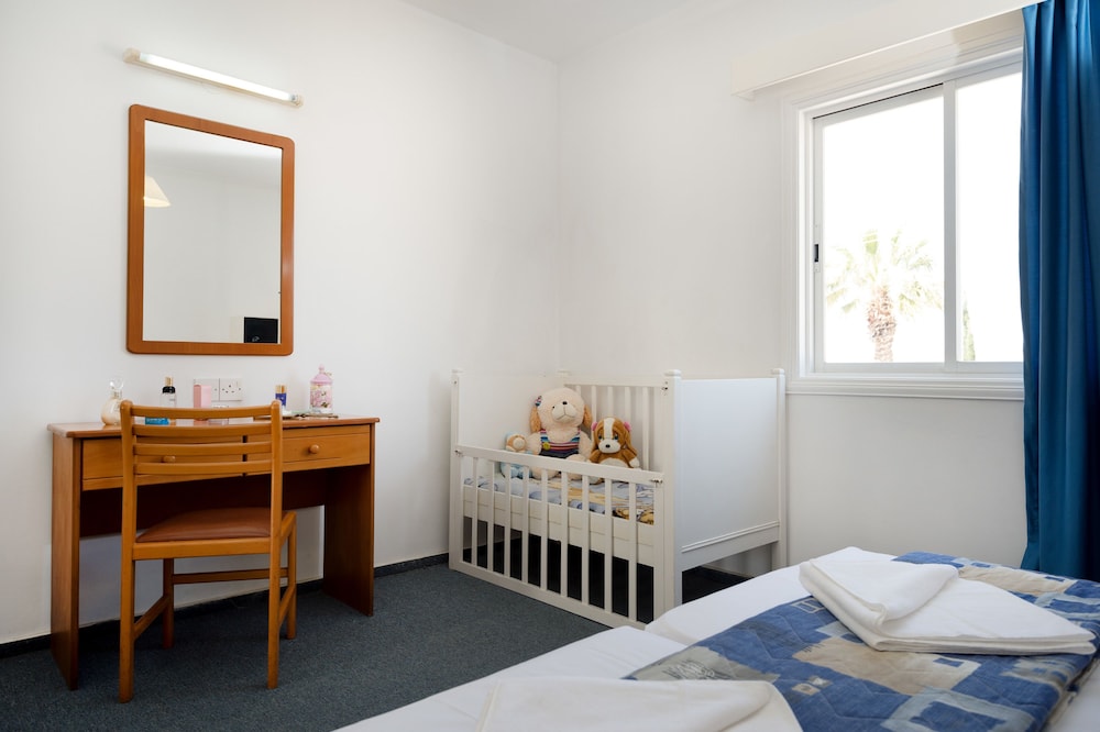 Sunny Hill Hotel Apartments — Rooms in Chlorakas, Paphos Region