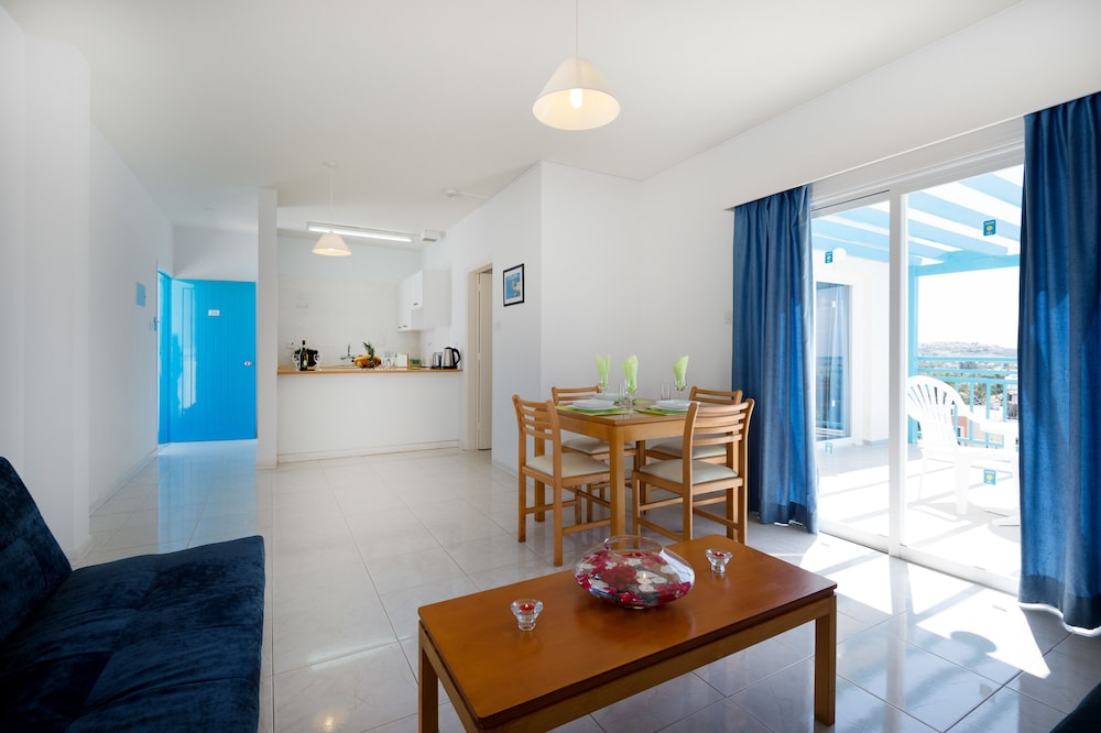 Sunny Hill Hotel Apartments — Rooms in Chlorakas, Paphos Region