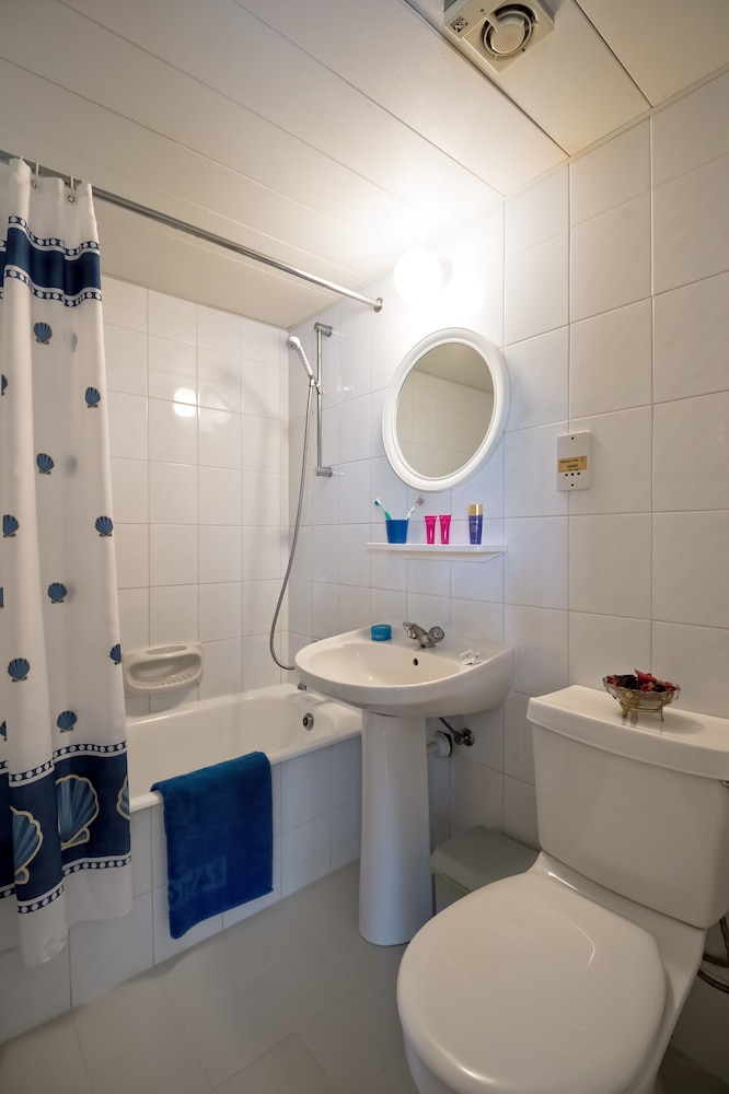 Sunny Hill Hotel Apartments — Rooms in Chlorakas, Paphos Region