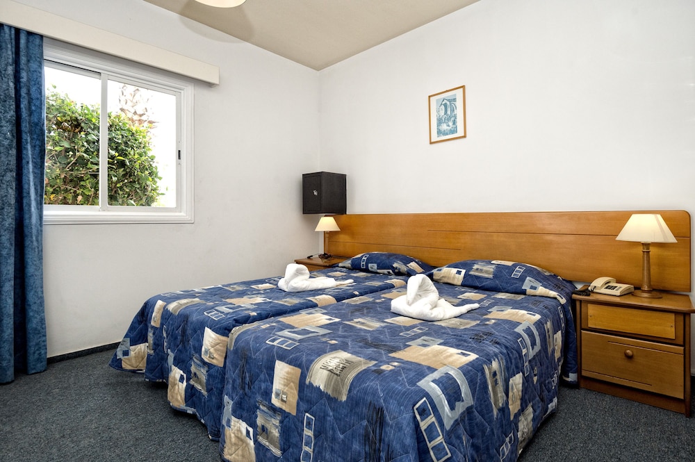Sunny Hill Hotel Apartments — Rooms in Chlorakas, Paphos Region