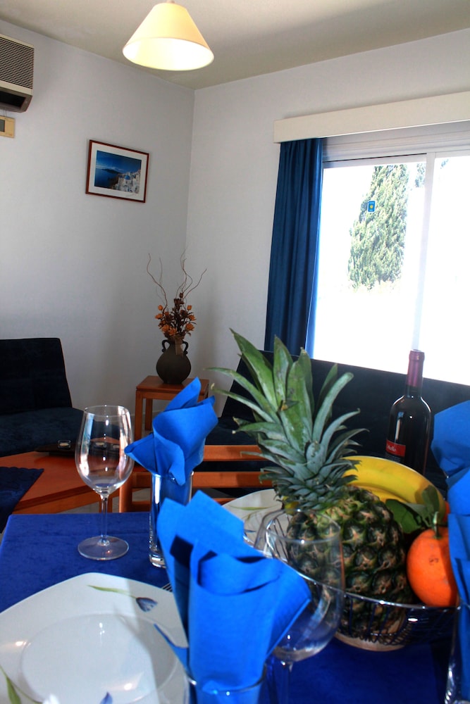 Sunny Hill Hotel Apartments — Rooms in Chlorakas, Paphos Region