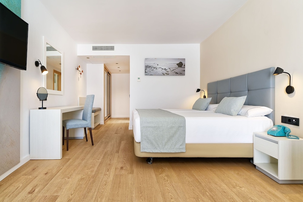 Hotel Las Costas — Hotel rooms in Puerto del Carmen, Canary Islands
