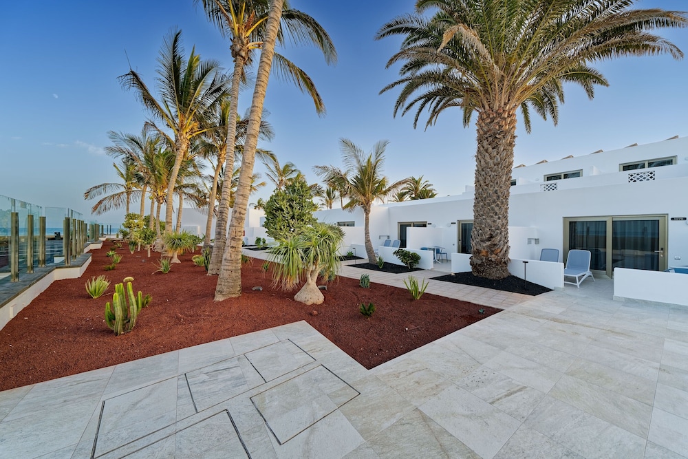 Hotel Las Costas — Hotel building in Puerto del Carmen, Canary Islands