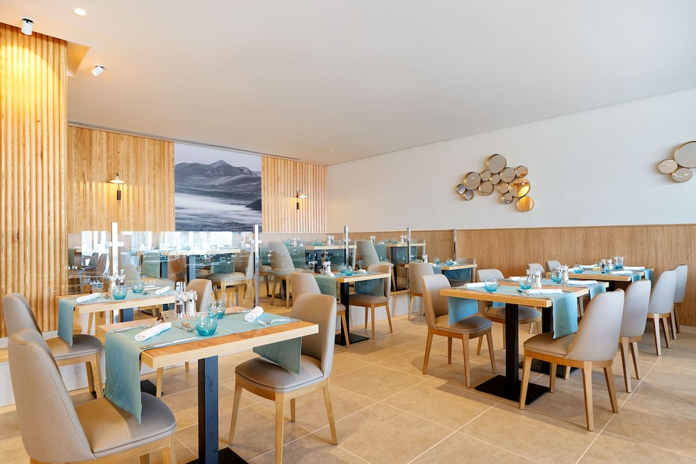 Hotel Las Costas — Restaurant & bars in Puerto del Carmen, Canary Islands