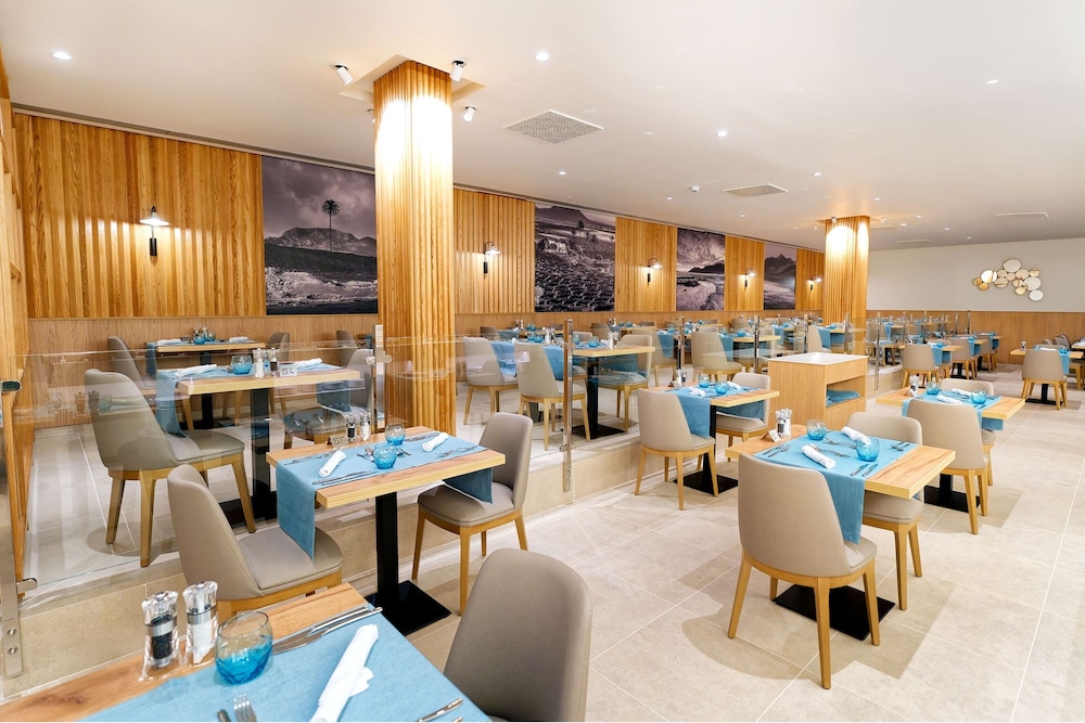 Hotel Las Costas — Restaurant & bars in Puerto del Carmen, Canary Islands