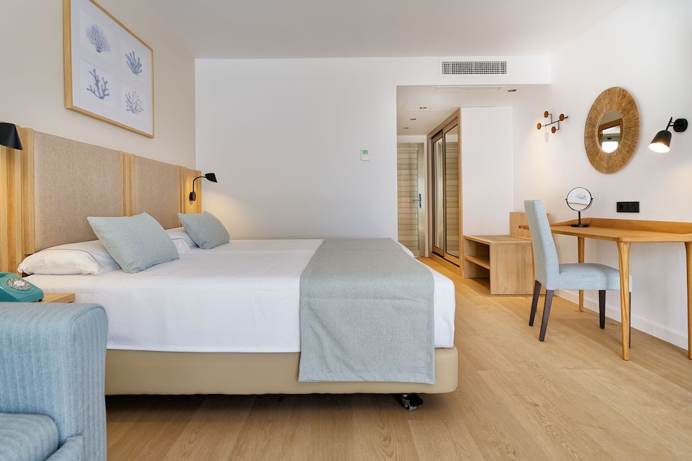 Hotel Las Costas — Hotel rooms in Puerto del Carmen, Canary Islands