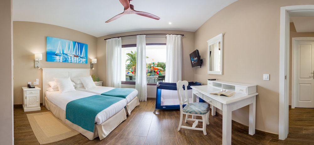 Vitalclass Lanzarote Resort — Hotel rooms in Costa Teguise, Canary Islands