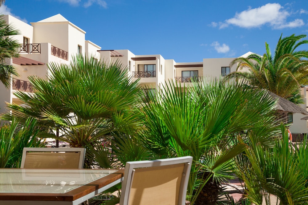 Vitalclass Lanzarote Resort — Hotel building in Costa Teguise, Canary Islands