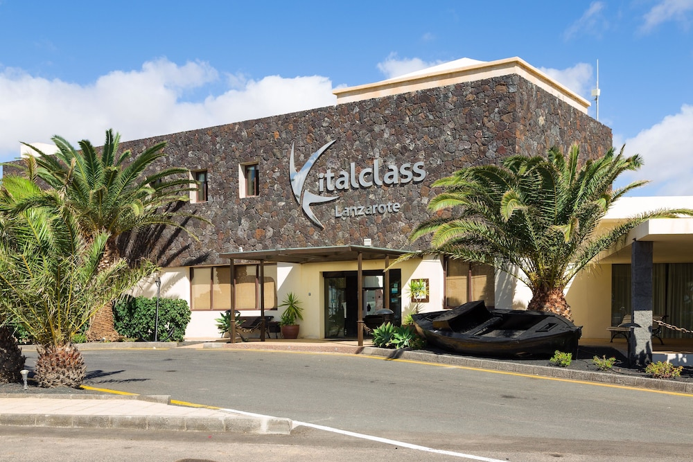 Vitalclass Lanzarote Resort — Hotel building in Costa Teguise, Canary Islands