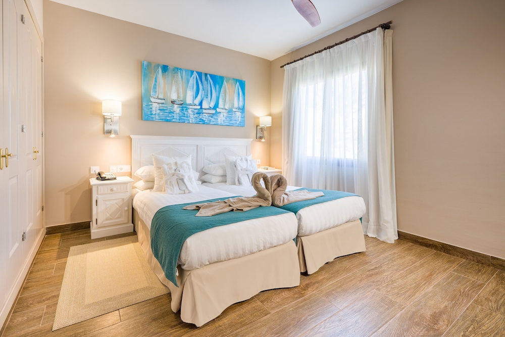 Vitalclass Lanzarote Resort — Hotel rooms in Costa Teguise, Canary Islands