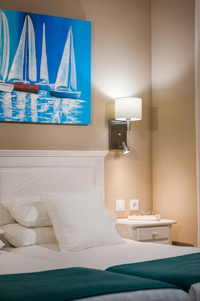 Vitalclass Lanzarote Resort — Hotel rooms in Costa Teguise, Canary Islands