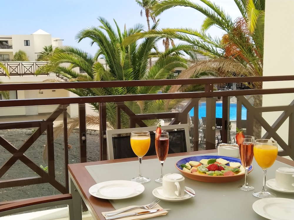 Vitalclass Lanzarote Resort — Swimming pool in Costa Teguise, Canary Islands