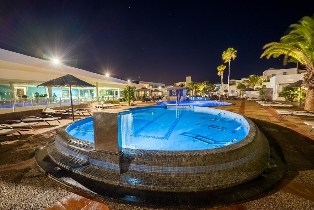 Vitalclass Lanzarote Resort — Swimming pool in Costa Teguise, Canary Islands