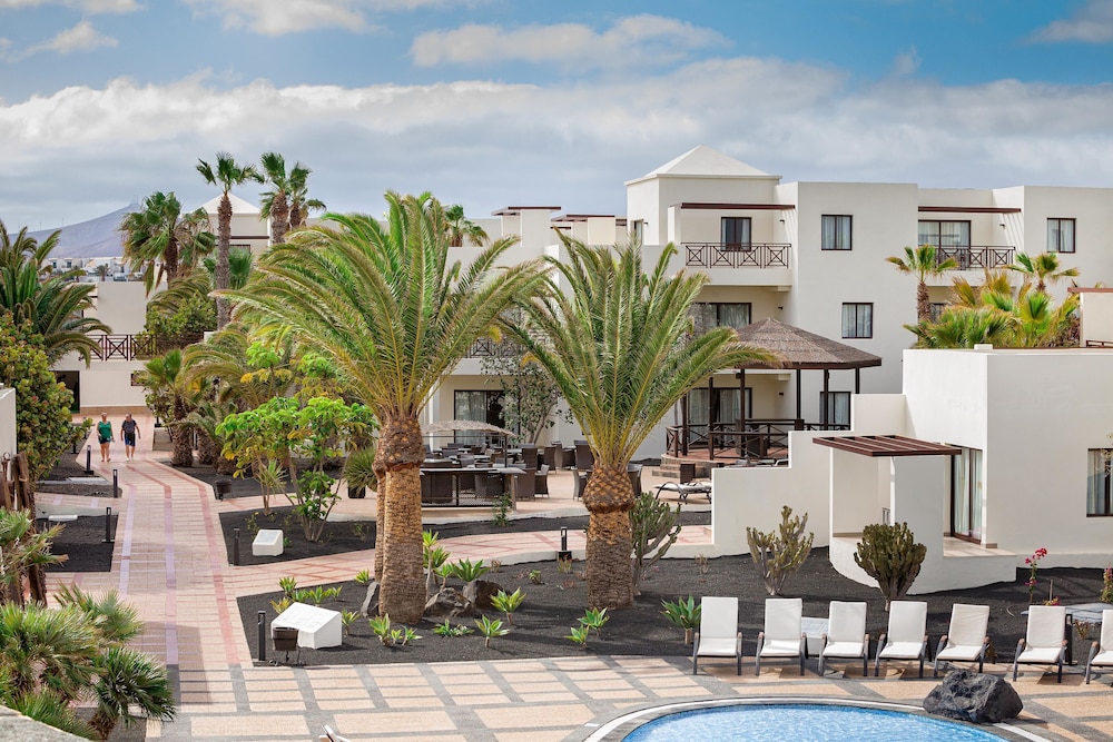 Vitalclass Lanzarote Resort — Hotel building in Costa Teguise, Canary Islands