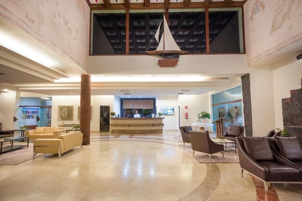 Vitalclass Lanzarote Resort — Hotel building in Costa Teguise, Canary Islands