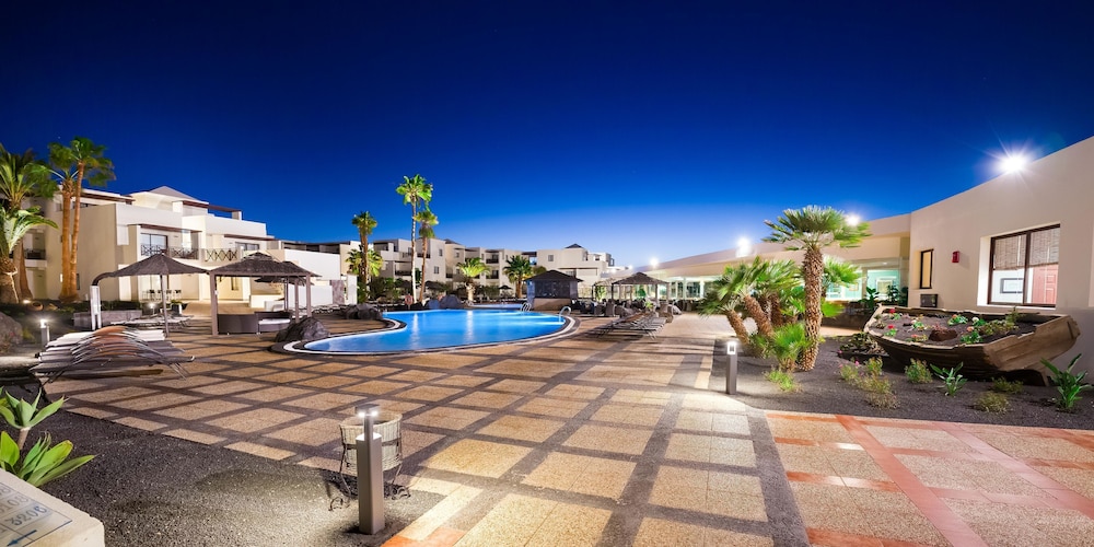 Vitalclass Lanzarote Resort — Swimming pool in Costa Teguise, Canary Islands
