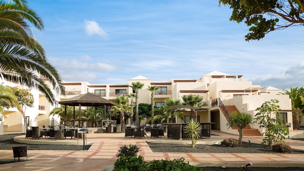 Vitalclass Lanzarote Resort — Hotel building in Costa Teguise, Canary Islands