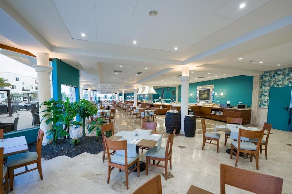 Vitalclass Lanzarote Resort — Restaurant & bars in Costa Teguise, Canary Islands