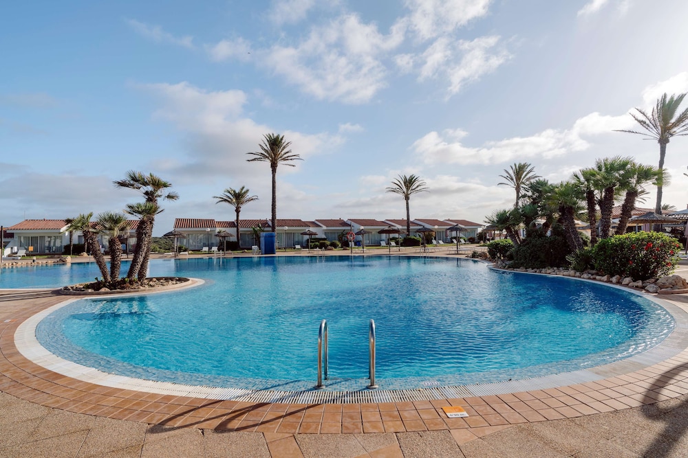 AluaSun Mediterráneo - Hyatt Inclusive Collection — Swimming pool in S'Algar, Balearic Islands
