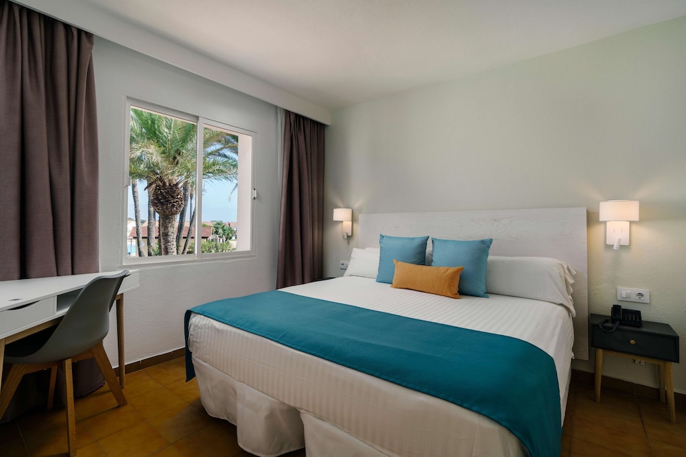 AluaSun Mediterráneo - Hyatt Inclusive Collection — Hotel rooms in S'Algar, Balearic Islands