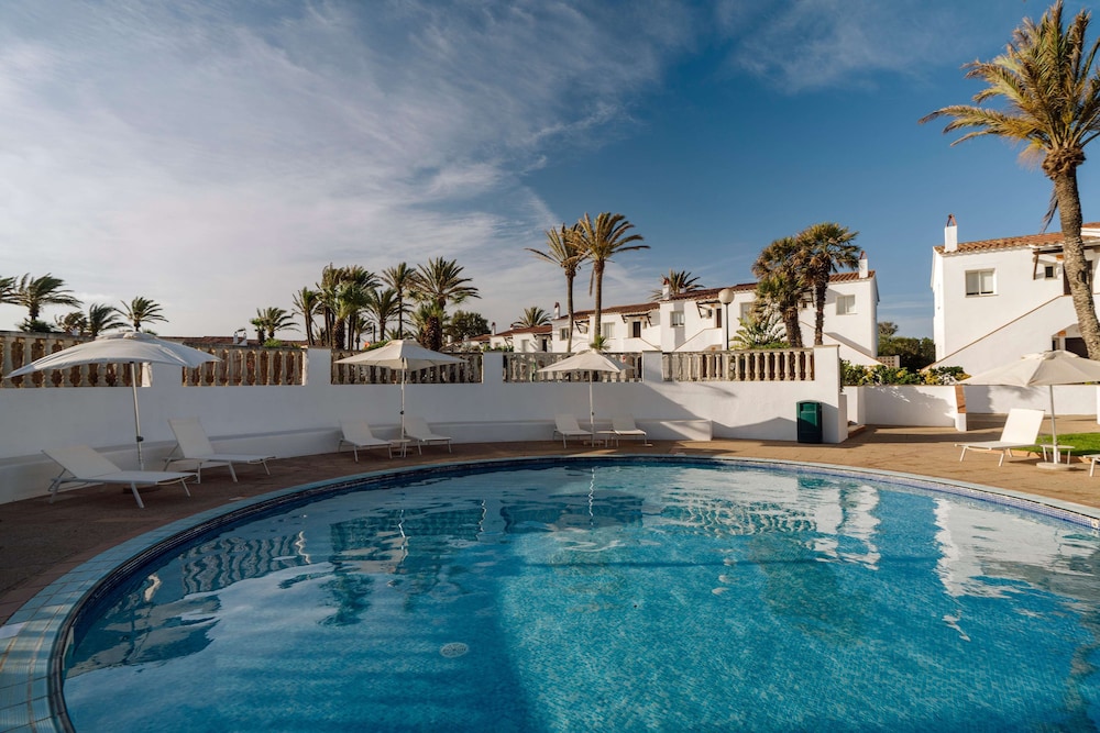 AluaSun Mediterráneo - Hyatt Inclusive Collection — Swimming pool in S'Algar, Balearic Islands