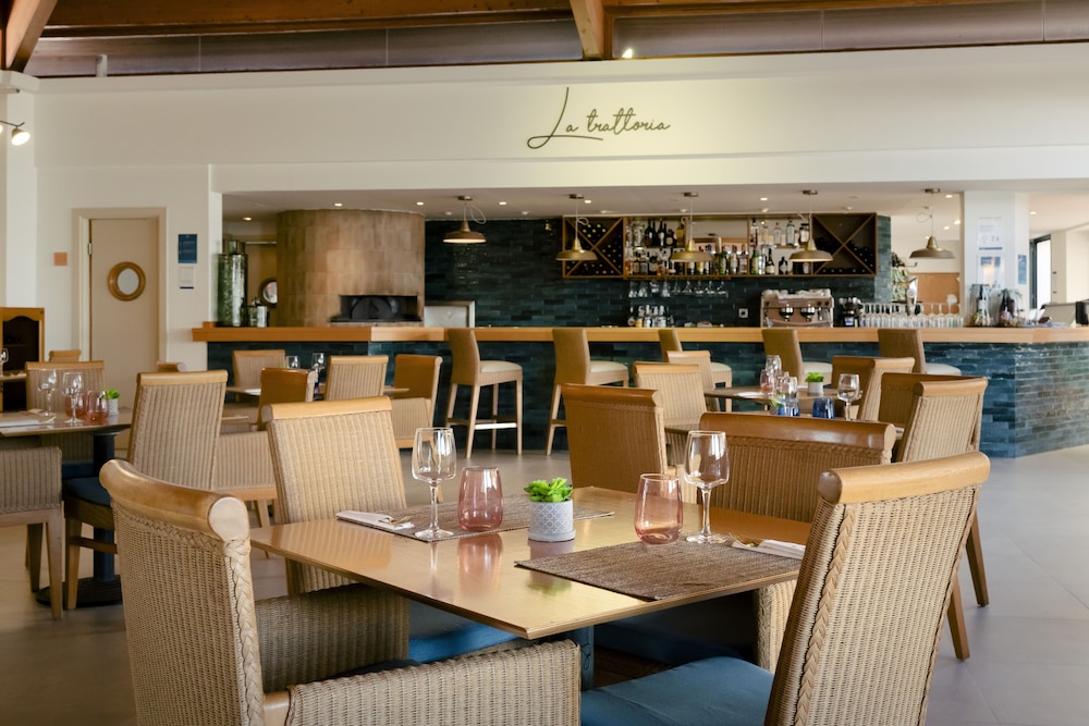 AluaSun Mediterráneo - Hyatt Inclusive Collection — Restaurant & bars in S'Algar, Balearic Islands