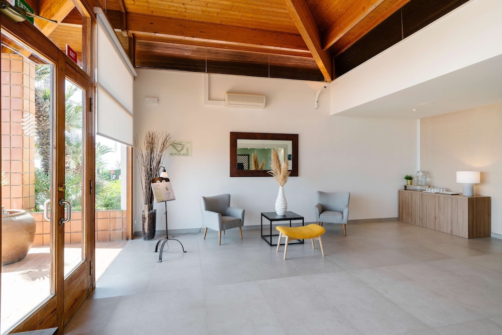 AluaSun Mediterráneo - Hyatt Inclusive Collection — Hotel building in S'Algar, Balearic Islands