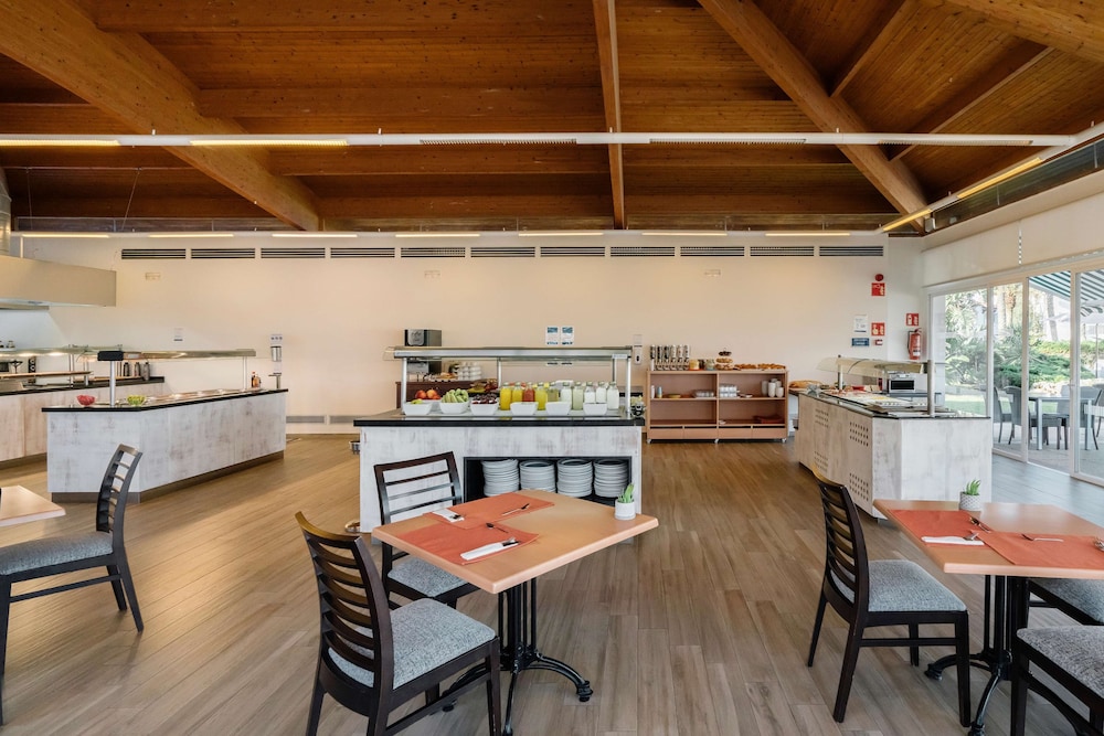 AluaSun Mediterráneo - Hyatt Inclusive Collection — Restaurant & bars in S'Algar, Balearic Islands