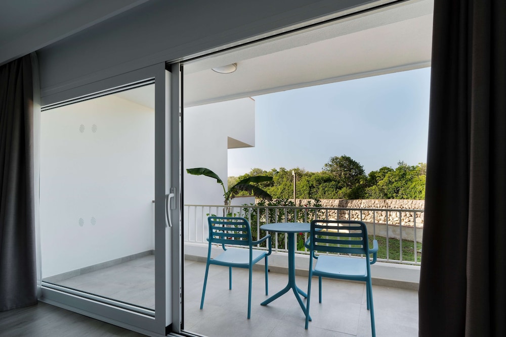 AluaSun Mediterráneo - Hyatt Inclusive Collection — Hotel rooms in S'Algar, Balearic Islands