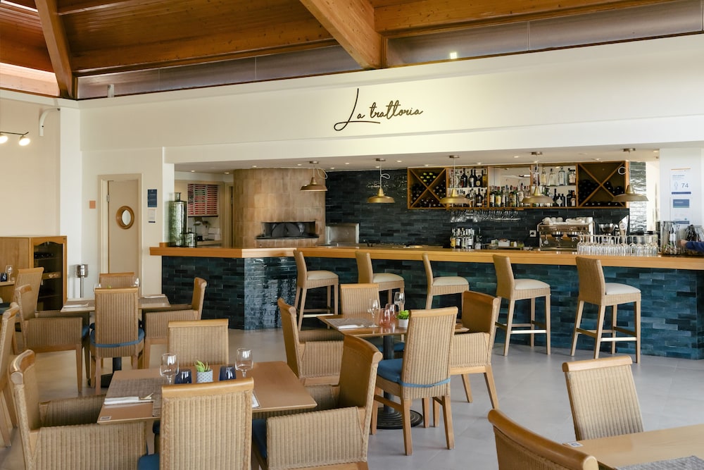 AluaSun Mediterráneo - Hyatt Inclusive Collection — Restaurant & bars in S'Algar, Balearic Islands