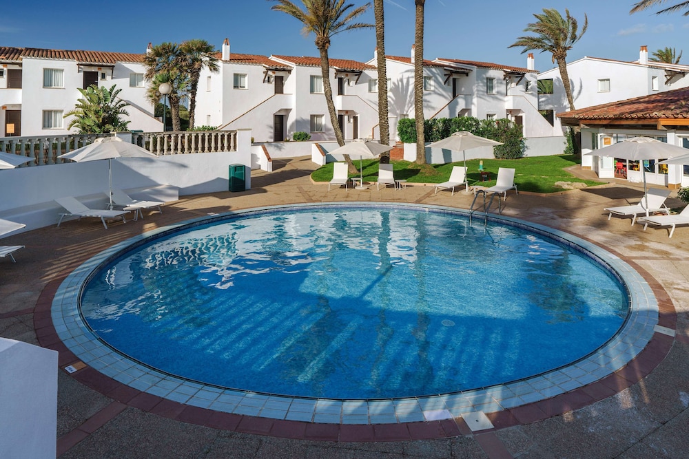 AluaSun Mediterráneo - Hyatt Inclusive Collection — Swimming pool in S'Algar, Balearic Islands