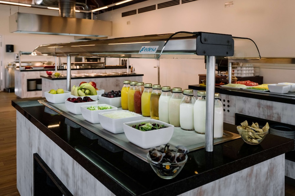 AluaSun Mediterráneo - Hyatt Inclusive Collection — Restaurant & bars in S'Algar, Balearic Islands