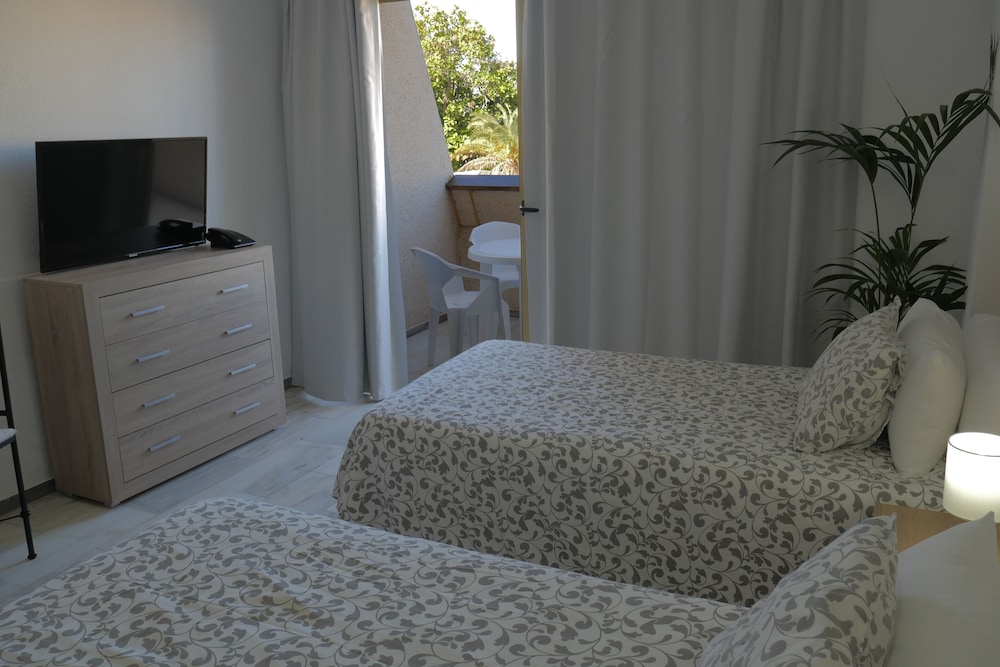 Las Piramides Resort — Rooms in Playa de las Americas, Canary Islands