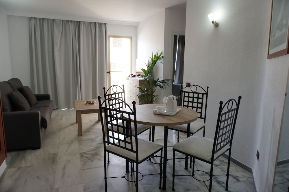 Las Piramides Resort — Rooms in Playa de las Americas, Canary Islands