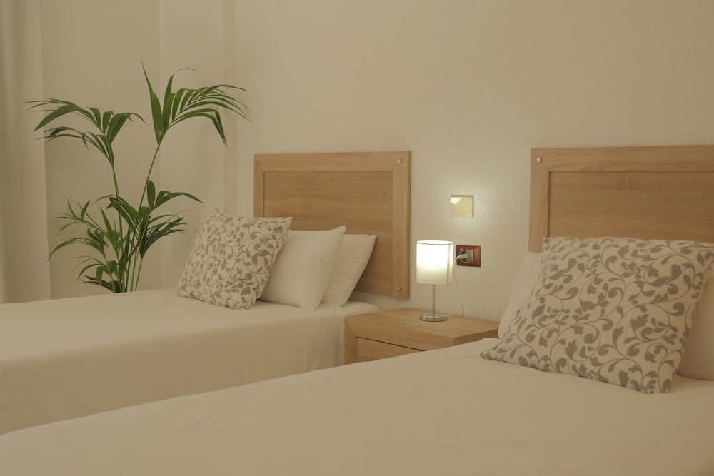 Las Piramides Resort — Rooms in Playa de las Americas, Canary Islands