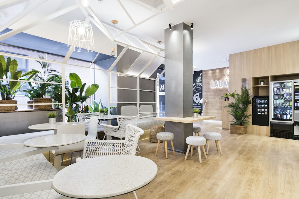 Hotel Acta Laumon — Restaurant & bars in Barcelona, Catalonia