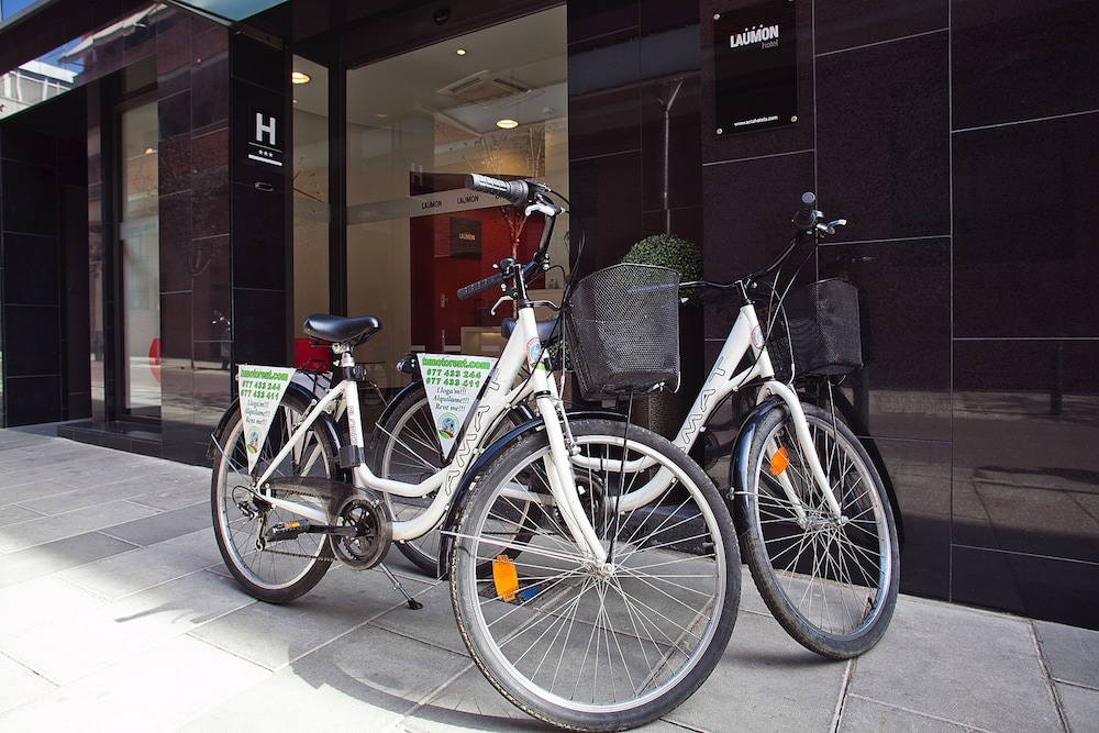 Hotel Acta Laumon — Hotel building in Barcelona, Catalonia