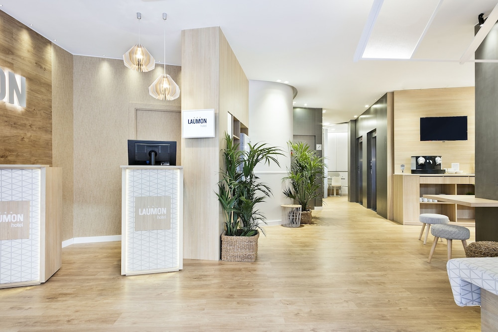Hotel Acta Laumon — Hotel building in Barcelona, Catalonia
