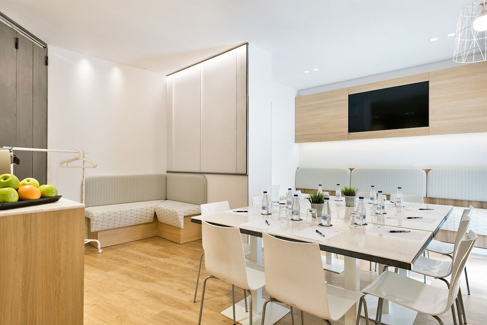 Hotel Acta Laumon — Restaurant & bars in Barcelona, Catalonia