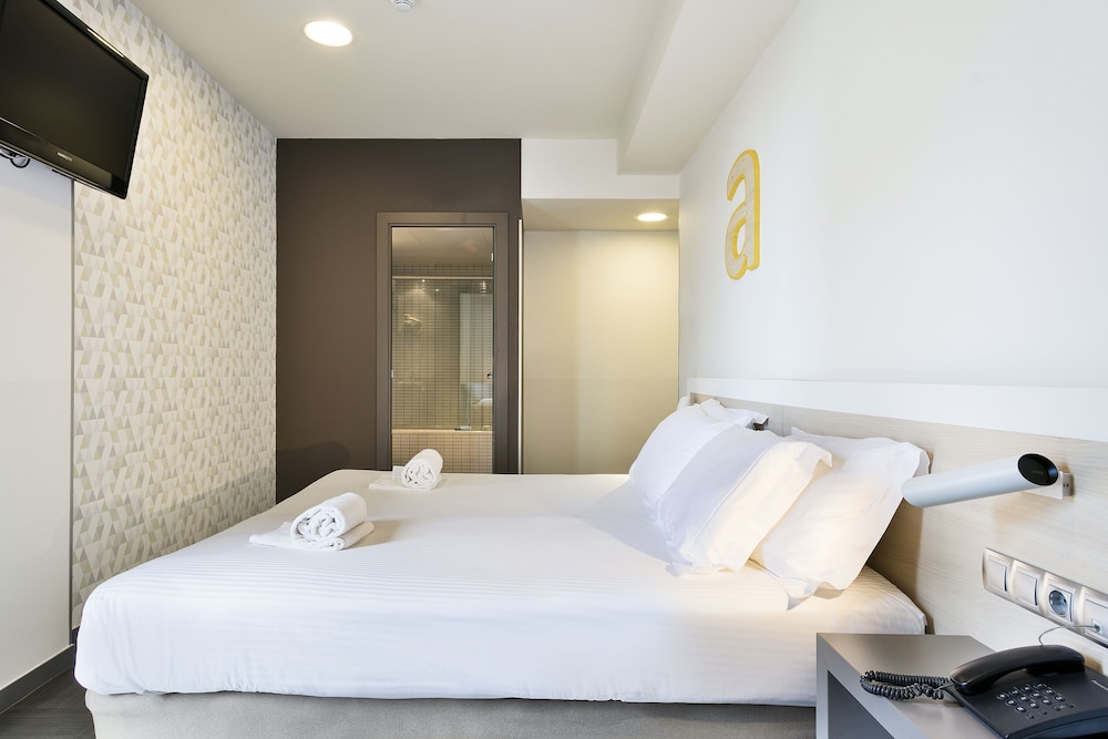 Hotel Acta Laumon — Hotel rooms in Barcelona, Catalonia