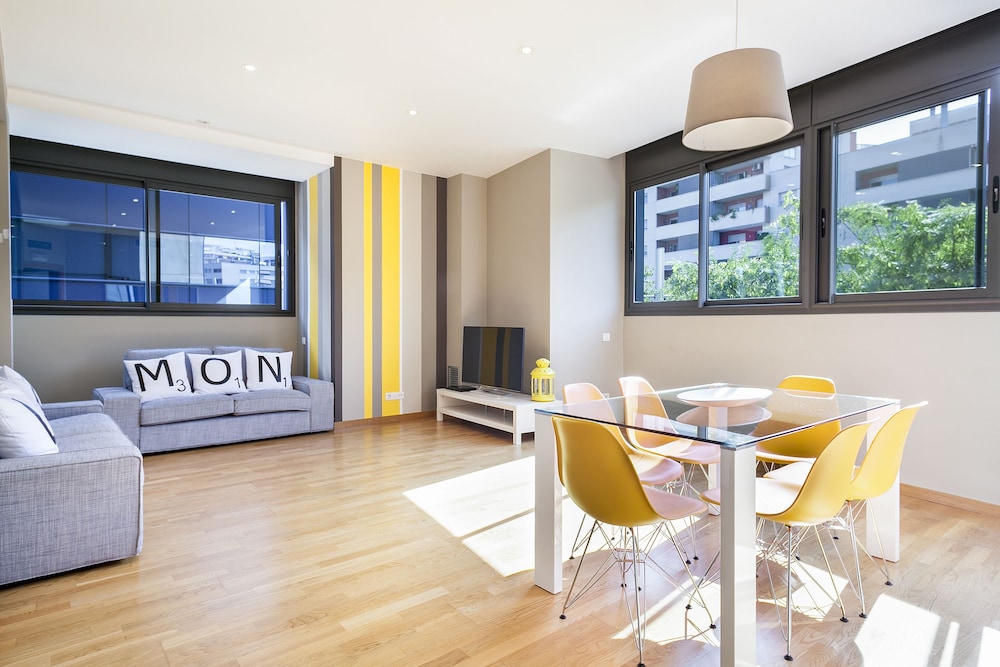 Hotel Acta Laumon — Hotel rooms in Barcelona, Catalonia