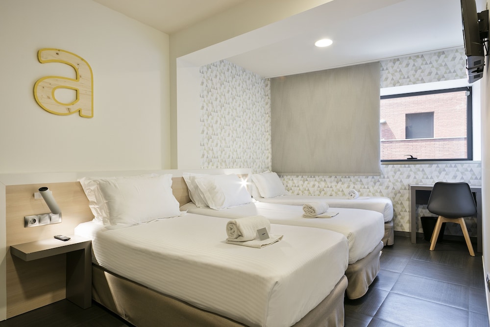 Hotel Acta Laumon — Hotel rooms in Barcelona, Catalonia