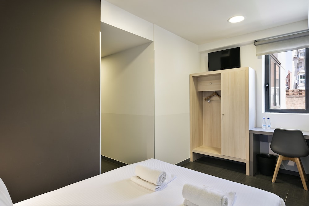 Hotel Acta Laumon — Hotel rooms in Barcelona, Catalonia