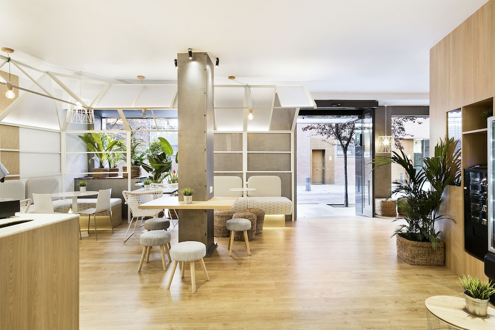Hotel Acta Laumon — Restaurant & bars in Barcelona, Catalonia