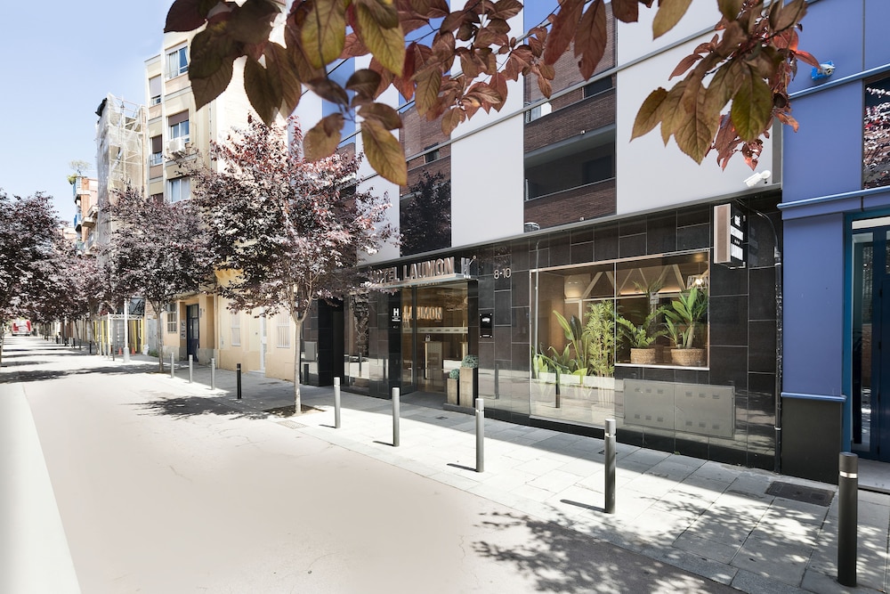 Hotel Acta Laumon — Hotel building in Barcelona, Catalonia
