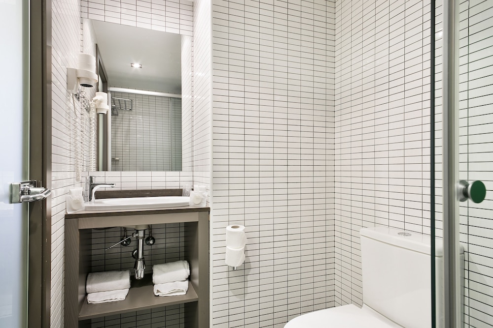Hotel Acta Laumon — Hotel rooms in Barcelona, Catalonia
