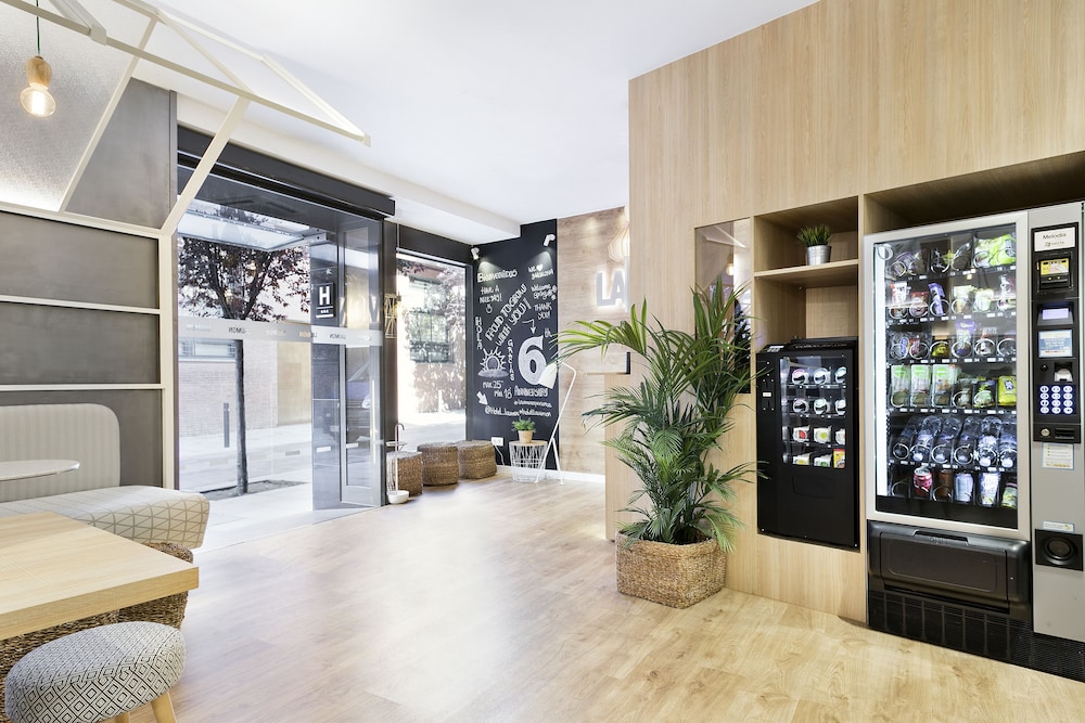 Hotel Acta Laumon — Hotel building in Barcelona, Catalonia